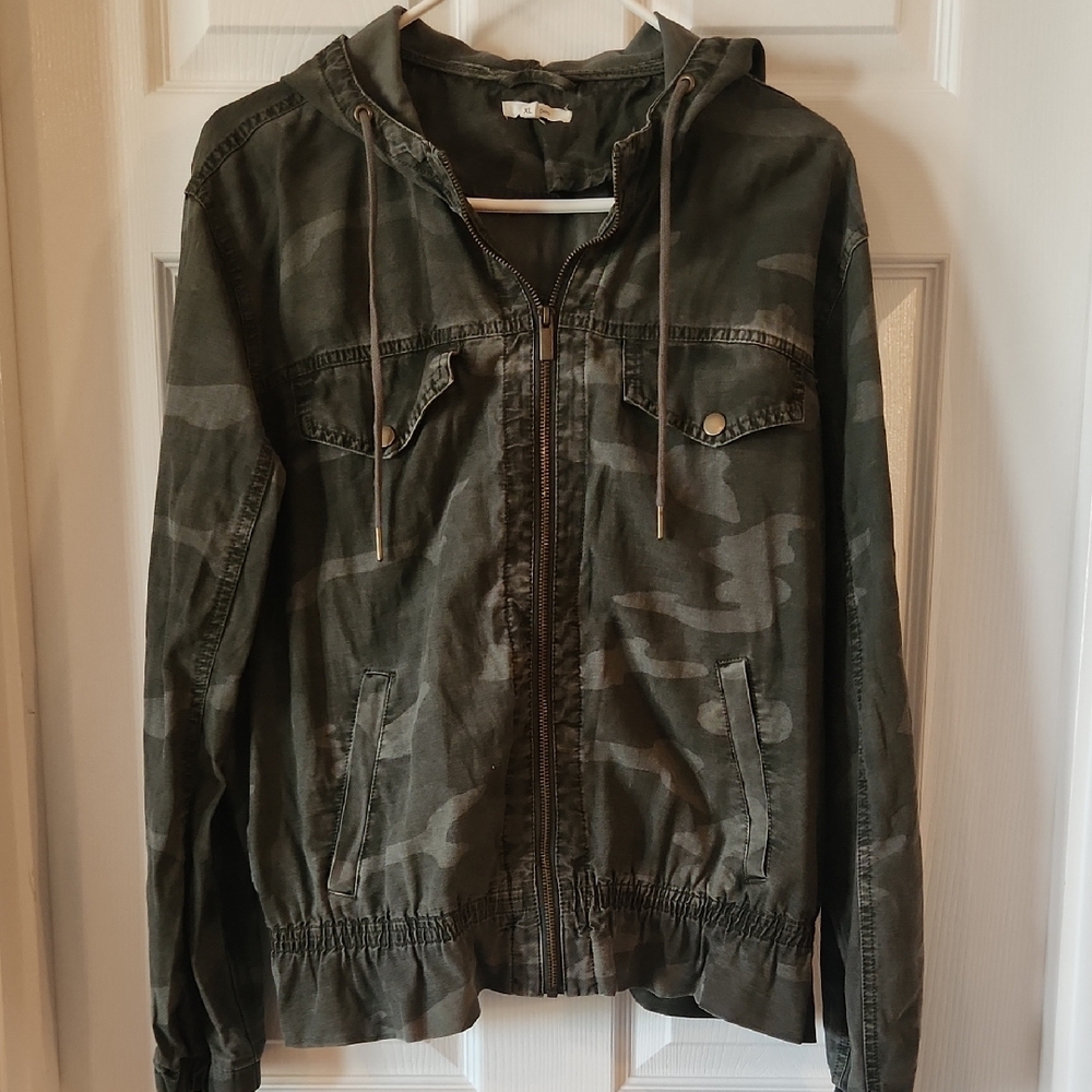 Maurices Camouflage Cropped Hooded Jacket - Picture 2 of 7